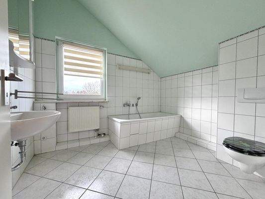 Badezimmer mit Badewanne