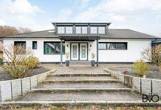 Moderne Architektur in ruhiger Lage