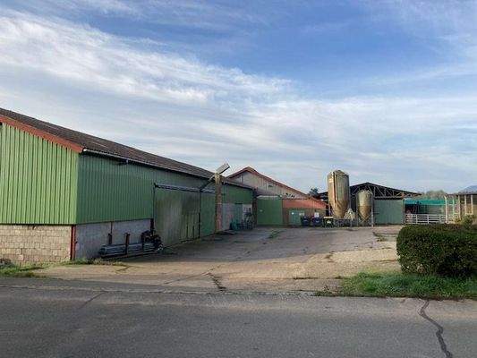 Zufahrt Bergehalle, Stall und Wohnhaus