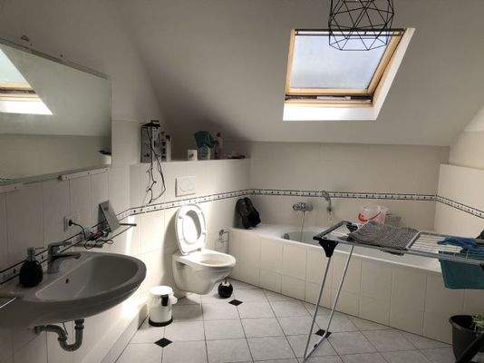 Teilansicht vom Badezimmer im 2.OG 