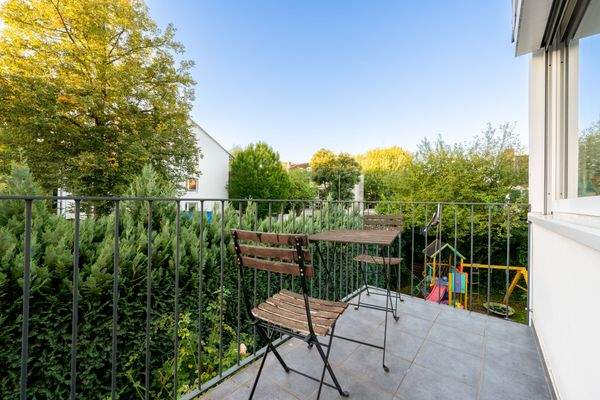 Gemütlicher Balkon für entspannte Stunden im Grünen