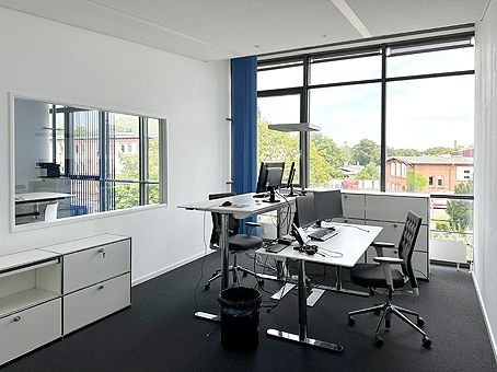 Büro 2 mit Blick Richtung Büro 3.jpg