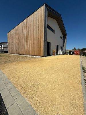 Auffahrt/Stellplätze