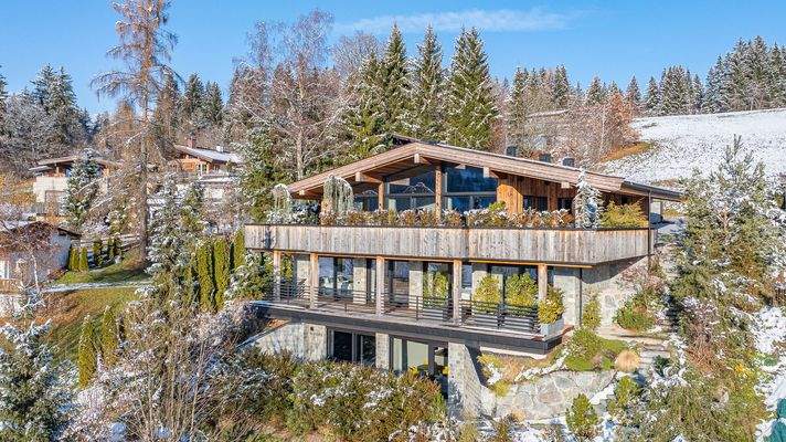 KITZIMMO-Luxusvilla mit Pool in Toplage kaufen - Immobilien Reith bei Kitzbühel.