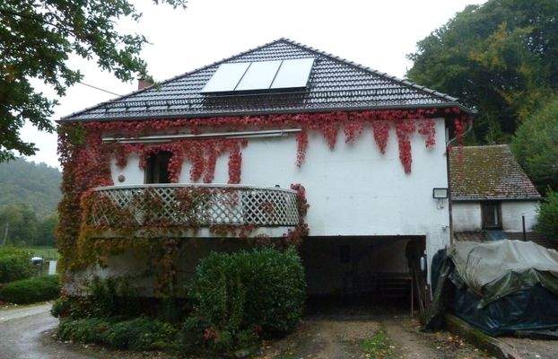 Seitenansicht mit Solarplatten.jpg