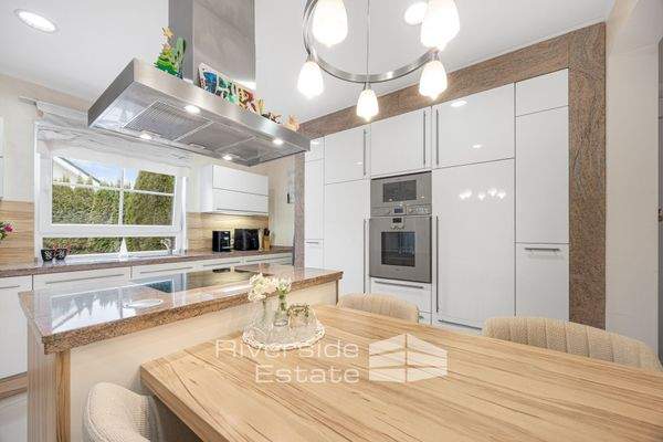 Küche mit Kochinsel