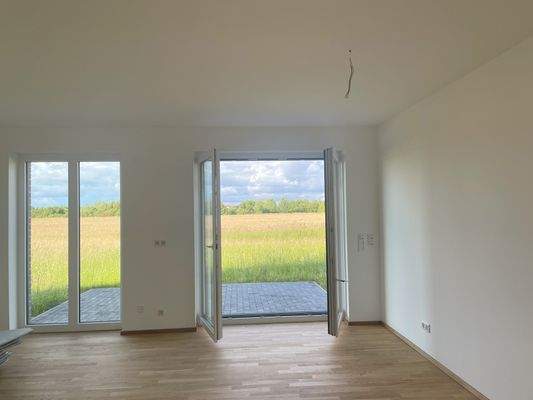 Terasse mit Feldrandlage.jpg