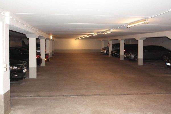 Tiefgarage unter der Anlage