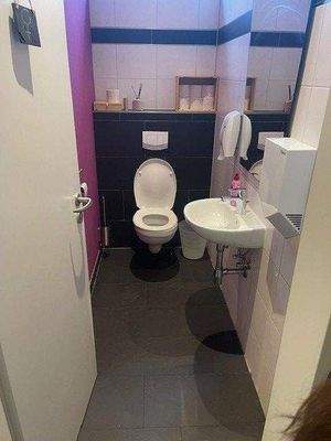 Damen WC - Behinderten WC gibt es auch.jpg