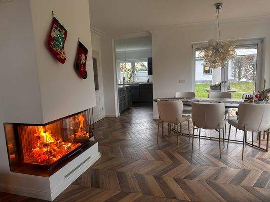 Wohnzimmer mit Kamin