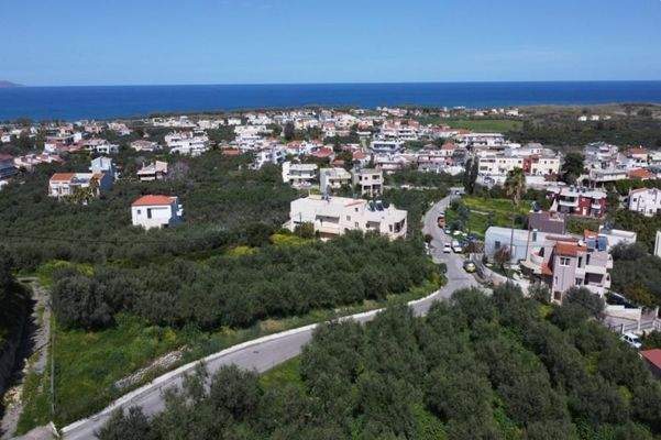 Kreta, Tavronitis: Erstklassiges Grundstück in der Nähe des Strandes zu verkaufen