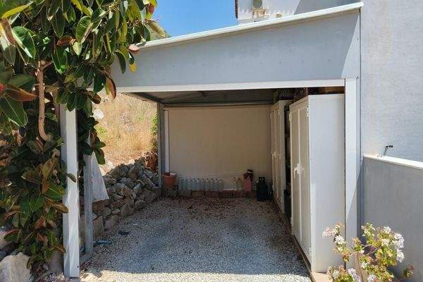 Kreta, Kalamitsi Amigdali: Charmantes kretisches Haus mit privatem Olivenhain und Bergblick zu verkaufen