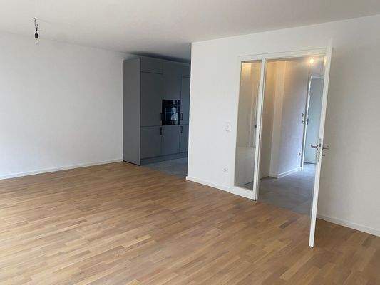 Wohnraum Blick zur Küche und zum Flur