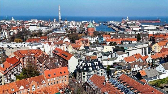 so nah zur Elbe und zum Hafen