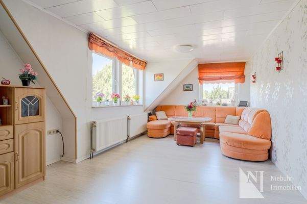 Wohnzimmer der Wohnung im DG