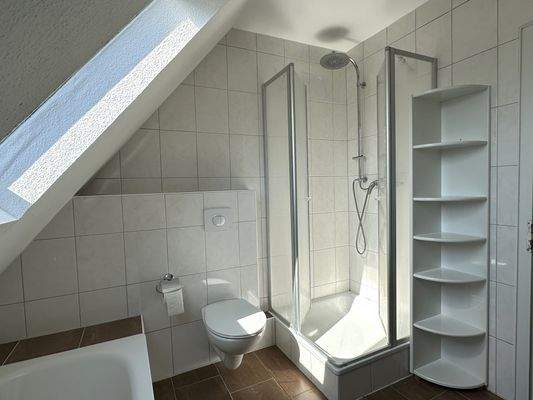 Badezimmer Dachgeschoss Bild 2