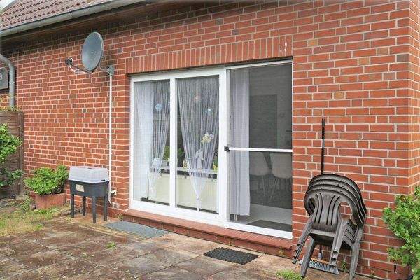 Rückseite mit Terrasse