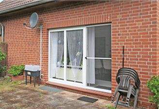 Rückseite mit Terrasse