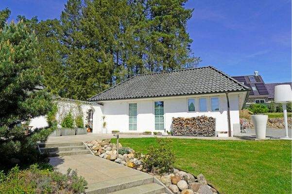 Gästehaus und Eingangsbereich