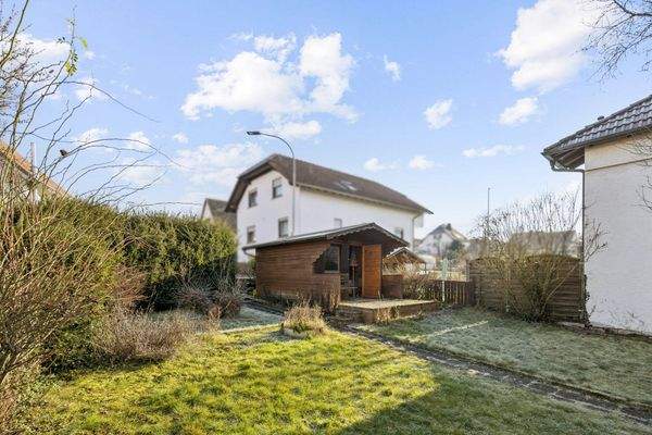 Gartenhäuschen mit Terrasse