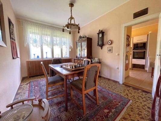 Essbereich mit Blick in den Garten