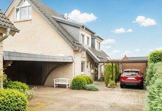 Frontansicht mit 2 Carpots - (KI generiert)