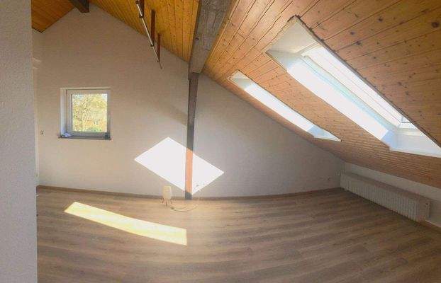 großes Studio im Dachgeschoss