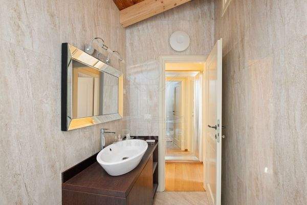 Schlafzimmer mit Balkonblick