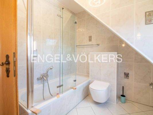 Badezimmer mit Waschmaschinenanschluss