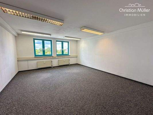 Tageslicht durchlutetes Büro 