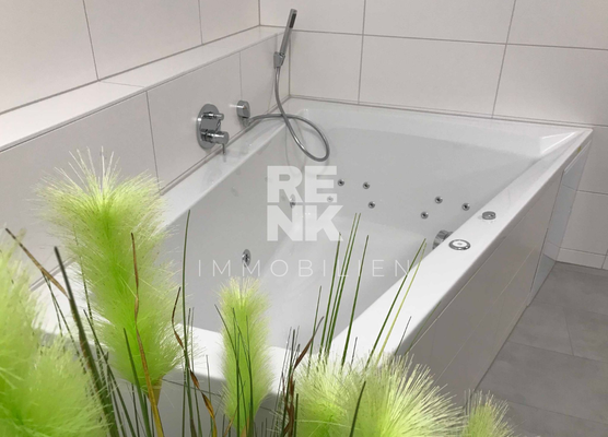 Whirlpool-Badewanne im Gemeinschaftsbereich