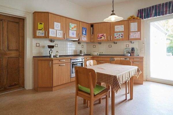 Küche mit Zugang zum Garten