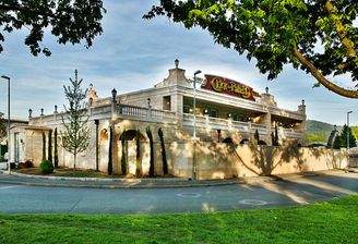 Gebäude Ausenansicht (2).jpg