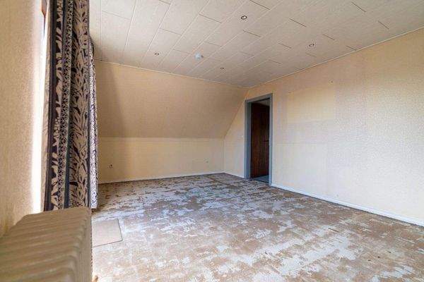 Obergeschoss - Das erste Schlafzimmer 3.jpg