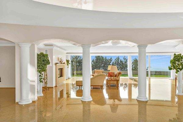 Imposanter Säulengang