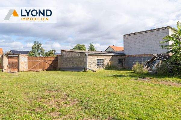 Garage mit Hofeinfahrt