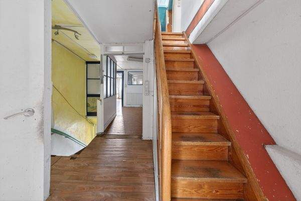 geräumiges Treppenhaus