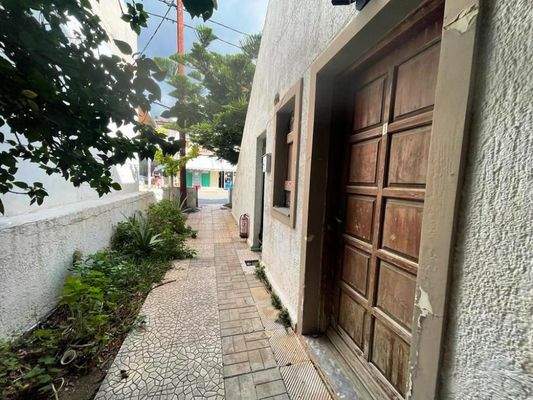 Südostkreta, Makry Gialos: Apartmentkomplex zur Renovierung zu verkaufen