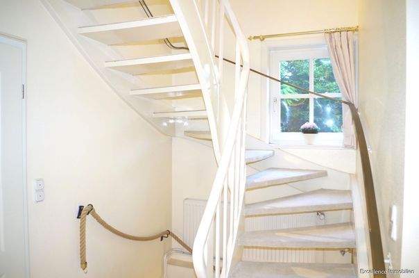Treppe zum Obergeschoss