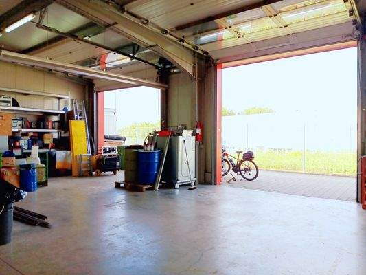 Eingangsfahrtsbereich Rolltore