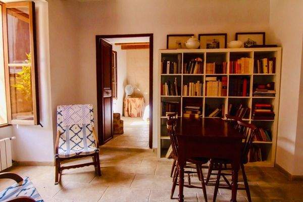 Die Einrichtung schafft eine heimische Atmosphäre 