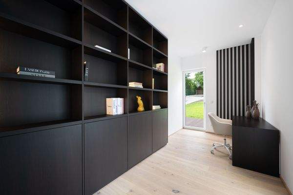Arbeitszimmer mit Einbauten
