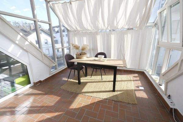 Wintergarten mit großen Glasflächen