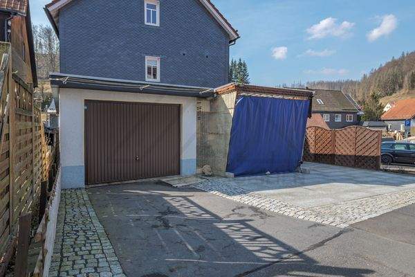 Garage &amp; Carport