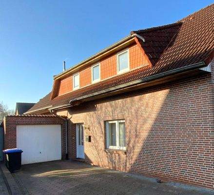 Zufahrt, Eingang und Garage