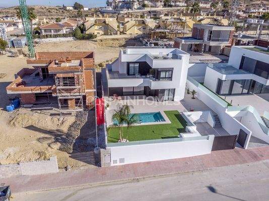 Elegant Detached Villas with Pools in Rojales Alicante