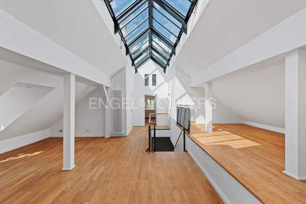 Dachgeschoss mit verglastem Dach