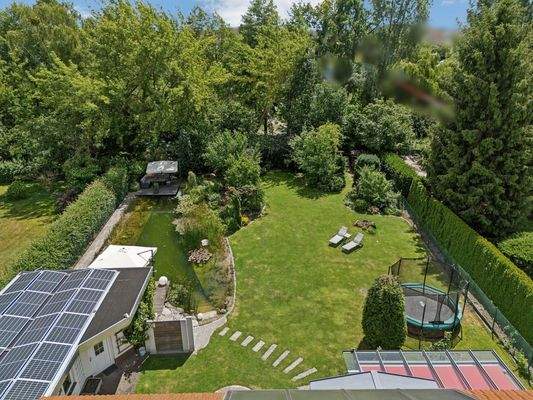 Großzügiger Garten