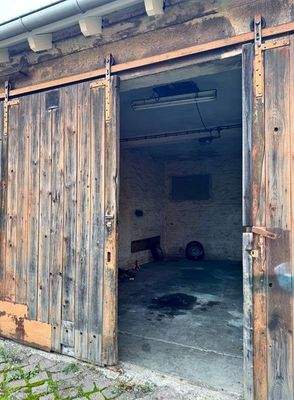 Große Garage