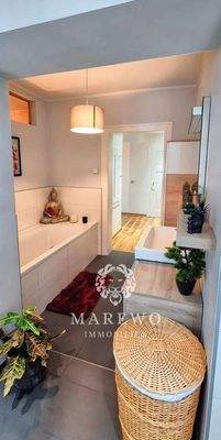 Haupthaus EG-Wohnung - Tageslichtbad